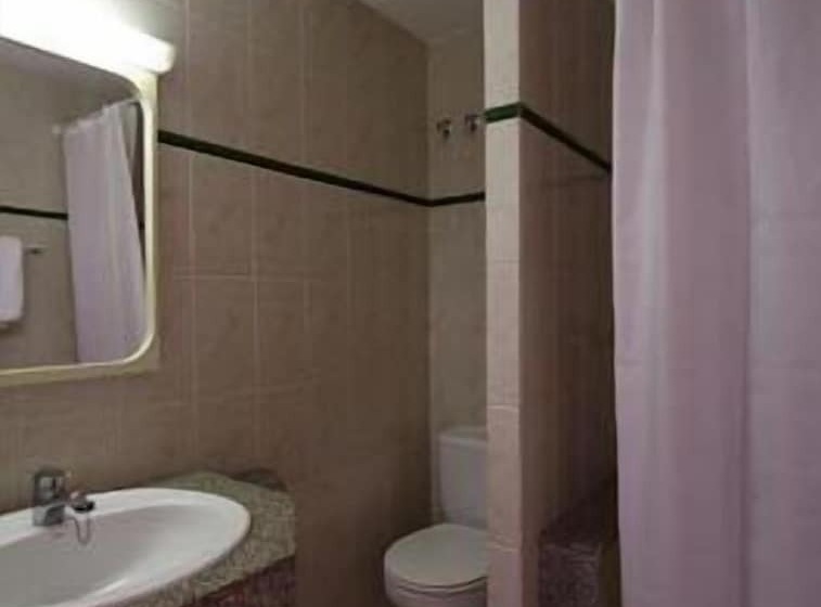 חדר סטנדרט יחיד, Ninays