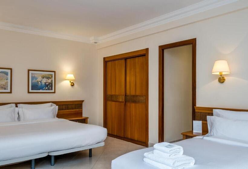 经济型家庭间, Montjoi by Brava Hoteles