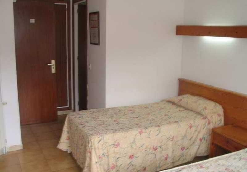 スタンダードトリプルルーム, Hostal Magnolia