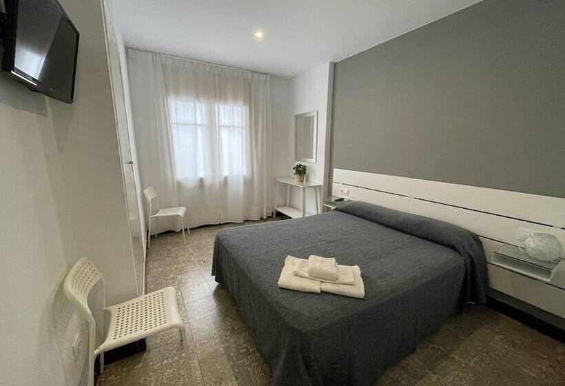 Номер Стандарт, Hostal Mediterráneo