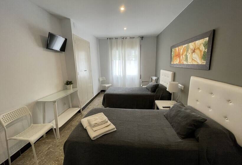 Номер Стандарт, Hostal Mediterráneo