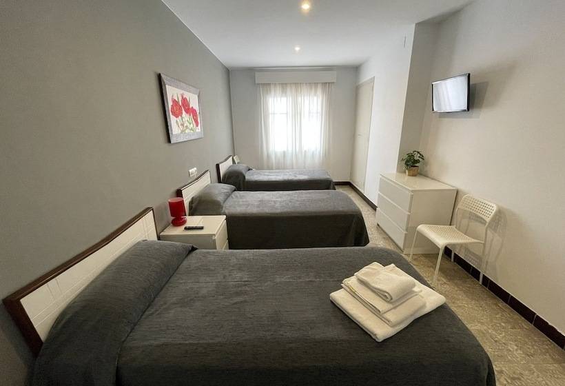 스탠다드 트리플 룸, Hostal Mediterráneo