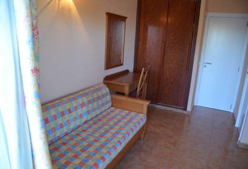 Habitación Triple Estándar, Hostal Neptuno