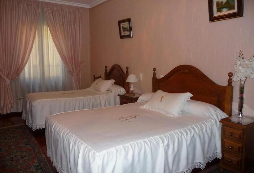 חדר סטנדרט לשלושה, Pension Lorea