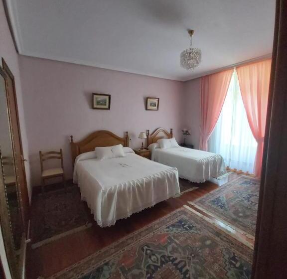 חדר סטנדרט לשלושה, Pension Lorea