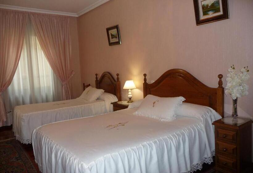 חדר סטנדרט לשלושה, Pension Lorea