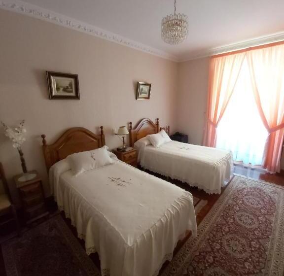 חדר סטנדרט לשלושה, Pension Lorea