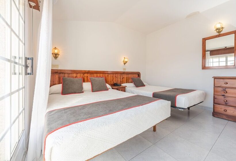 اتاق سوپریور سه تخته, Casa Marín