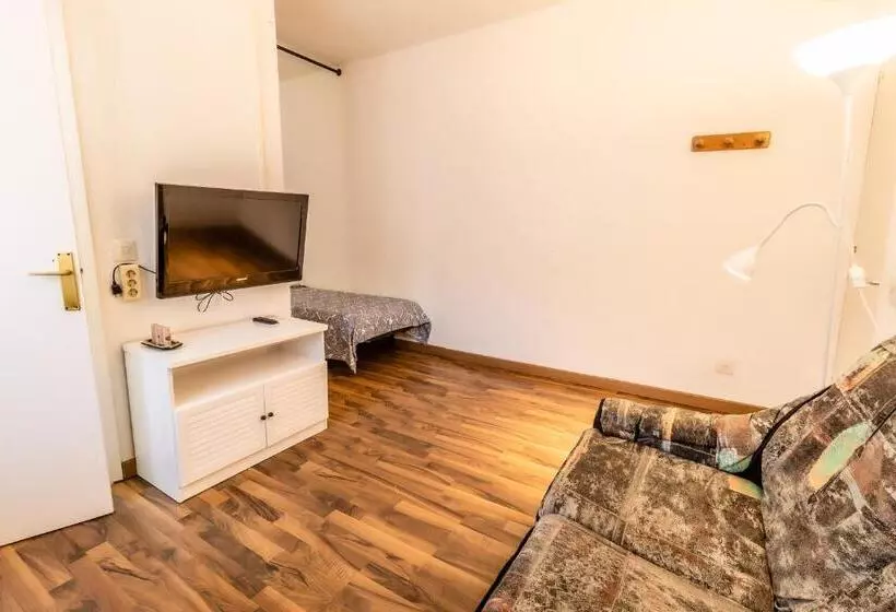 اتاق خانوادگی, Fonda Can Dalfo By Vivere Stays