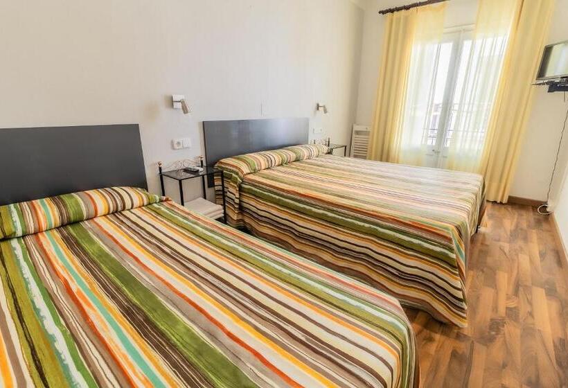 Трехместный Номер Стандарт с Балконом, Fonda Can Dalfo By Vivere Stays