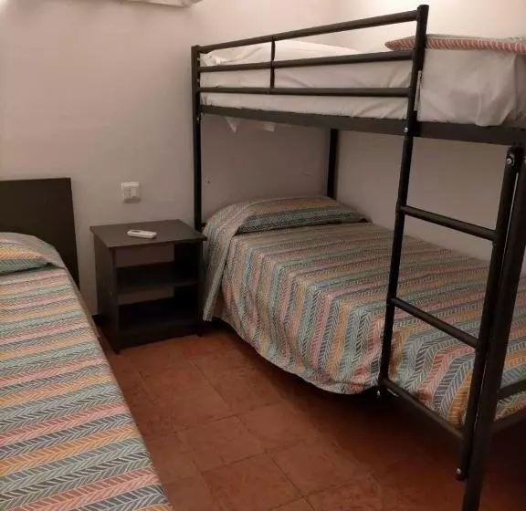 اتاق استاندارد سه تخته با سرویس بهداشتی مشترک, Fonda Can Dalfo By Vivere Stays