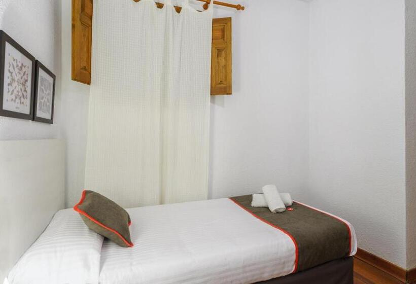 Chambre Triple Standard, Hostal Austria