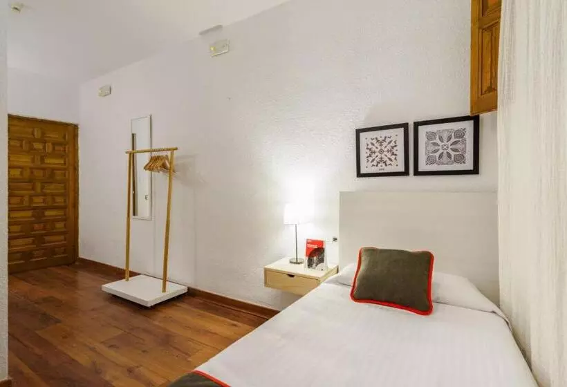 اتاق استاندارد سه نفره, Hostal Austria
