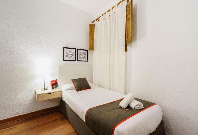 Chambre Triple Standard, Hostal Austria