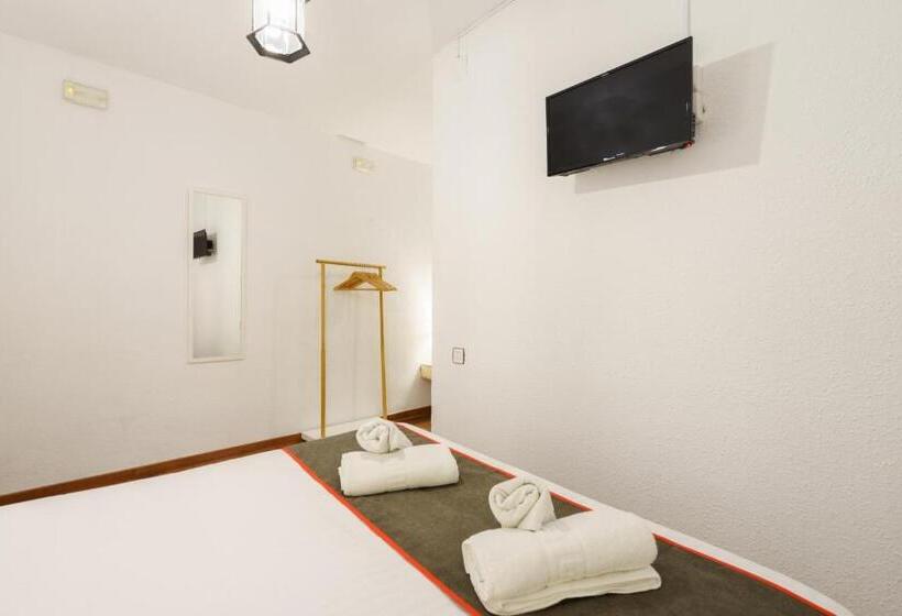 Chambre Triple Standard, Hostal Austria