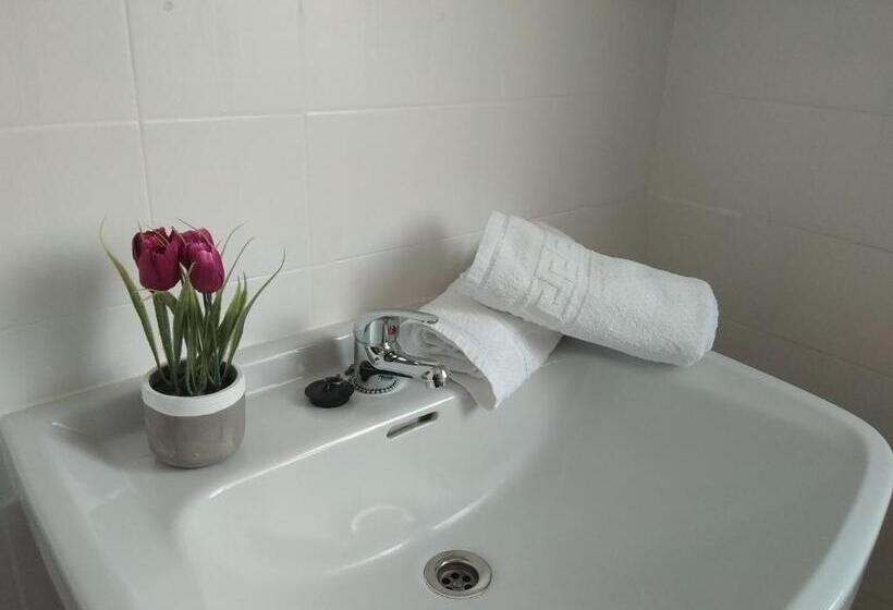 Номер Стандарт Трехместный, Hostal Garamar