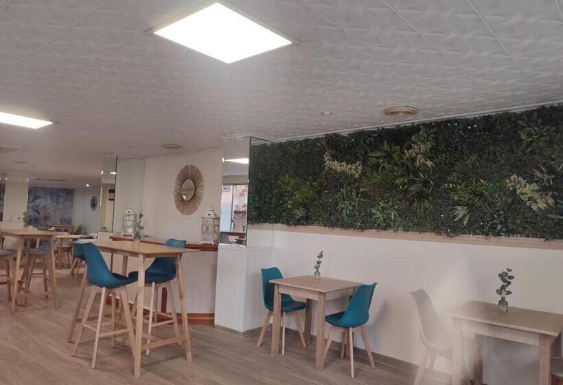 Номер Стандарт Трехместный, Hostal Garamar