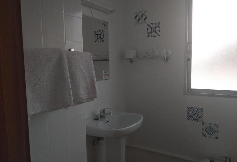 Четырехместный Номер Стандарт, Hostal Garamar