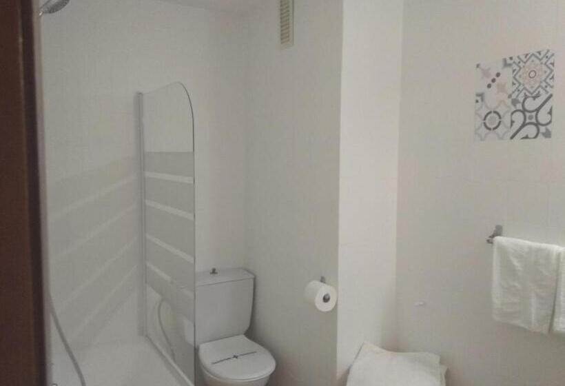 Четырехместный Номер Стандарт, Hostal Garamar