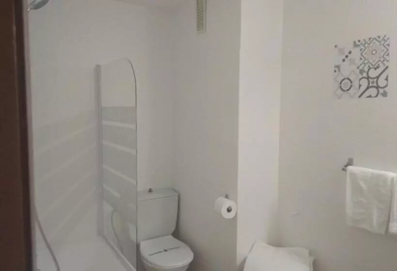 اتاق استاندارد چهار تخته, Hostal Garamar