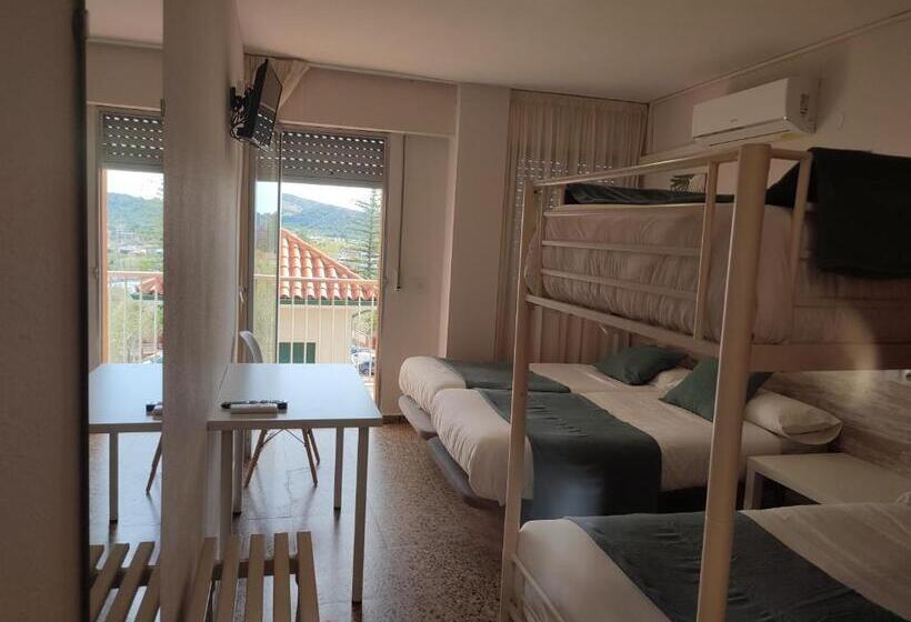 Четырехместный Номер Стандарт, Hostal Garamar