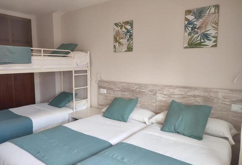 Четырехместный Номер Стандарт, Hostal Garamar