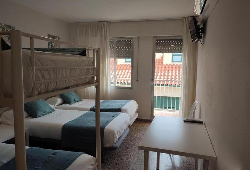 Четырехместный Номер Стандарт, Hostal Garamar