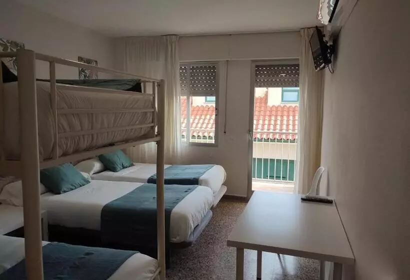 اتاق استاندارد چهار تخته, Hostal Garamar