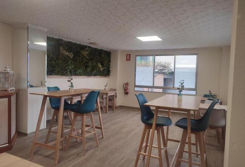 Четырехместный Номер Стандарт, Hostal Garamar
