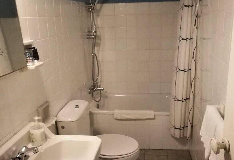 スタンダードトリプルルーム, Hostal Montsoliu