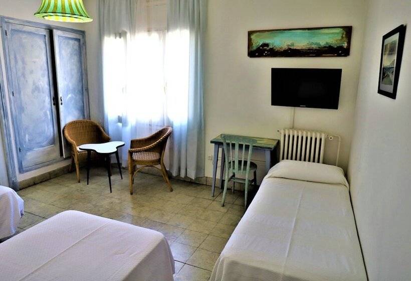 标准三人间, Hostal Montsoliu