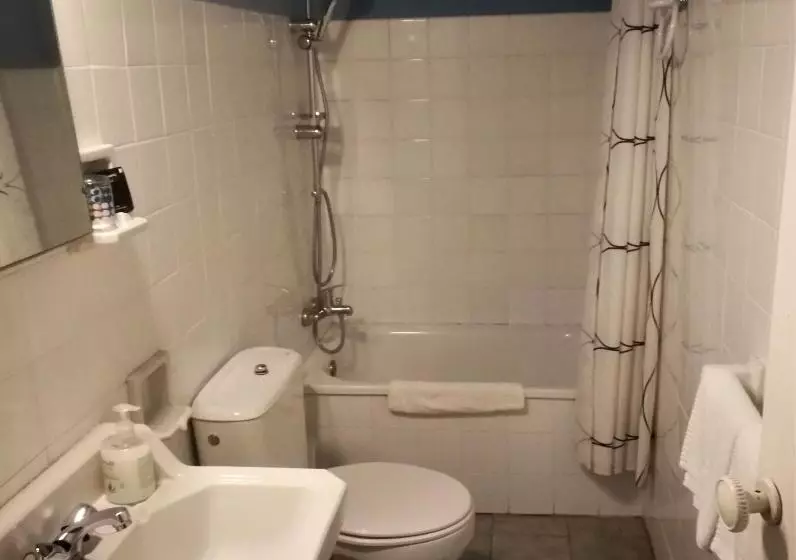 اتاق استاندارد, Hostal Montsoliu