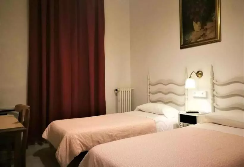 اتاق استاندارد, Hostal Montsoliu
