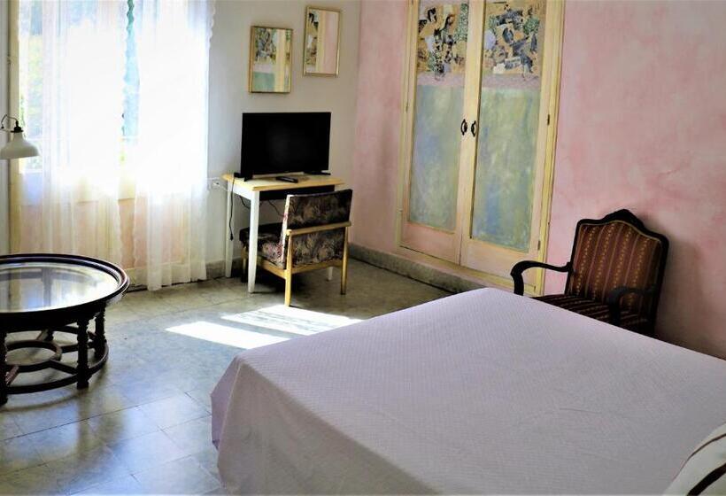 スタンダードルーム, Hostal Montsoliu