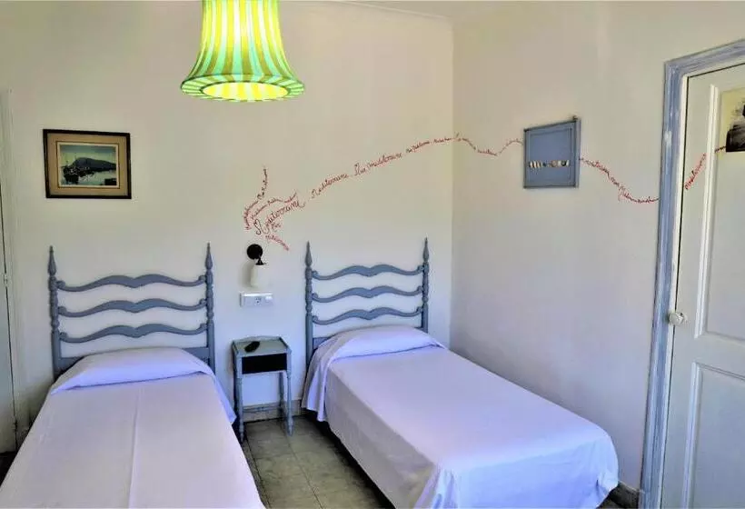 اتاق استاندارد سه نفره, Hostal Montsoliu