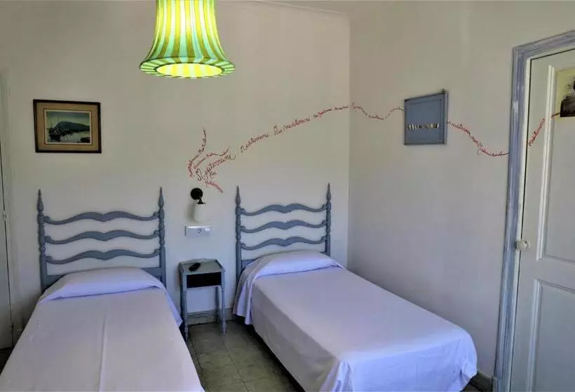 اتاق استاندارد چهار تخته, Hostal Montsoliu