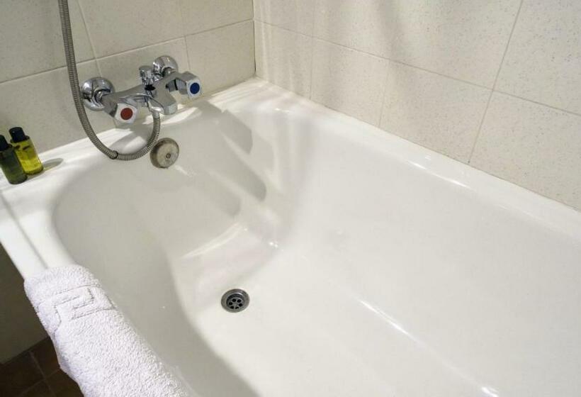 غرفة قياسية فردية, La Gerencia