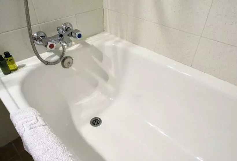 Standard Yhden Hengen Huone, La Gerencia