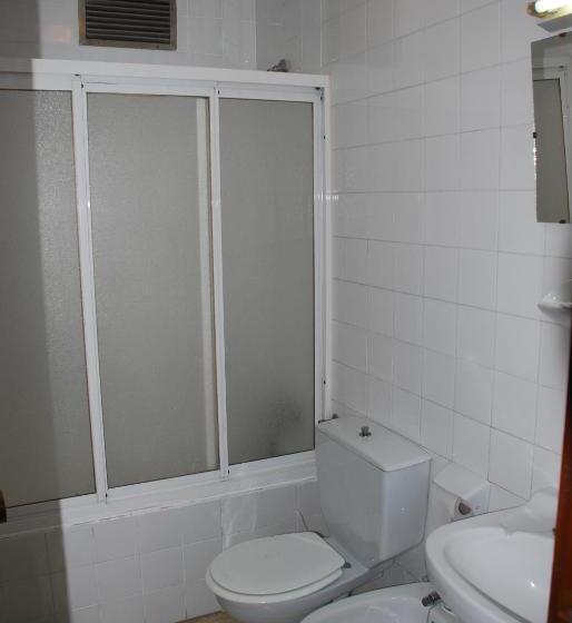 スタンダードトリプルルーム, Pensión Versalles