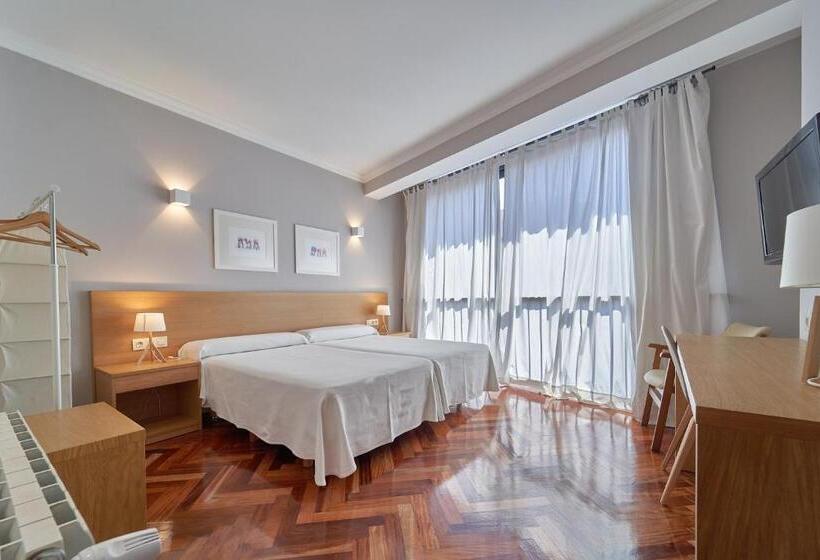 اتاق خانوادگی با چشم‌انداز جانبی دریا, Prado Viejo