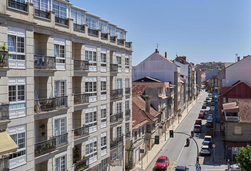 اتاق خانوادگی با چشم‌انداز جانبی دریا, Prado Viejo