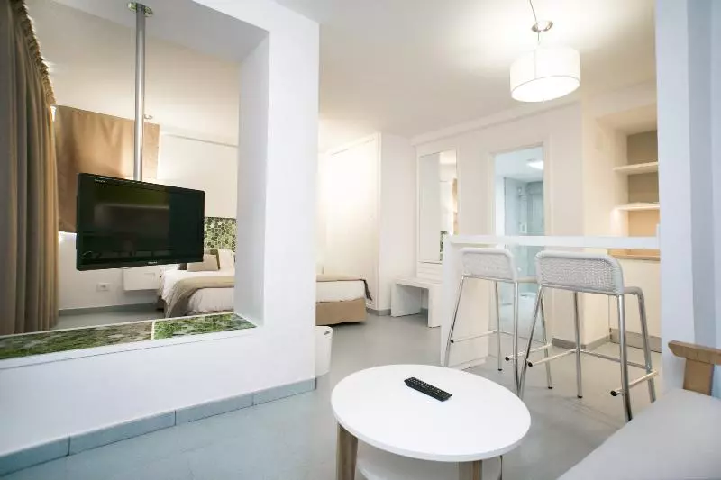 سوییت جونیور, Livvo Anamar Suites