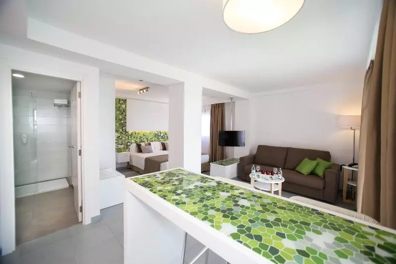 سوییت جونیور سوپریور, Livvo Anamar Suites