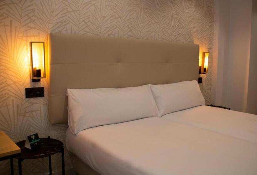 اتاق اکونومی, Alda Orzán