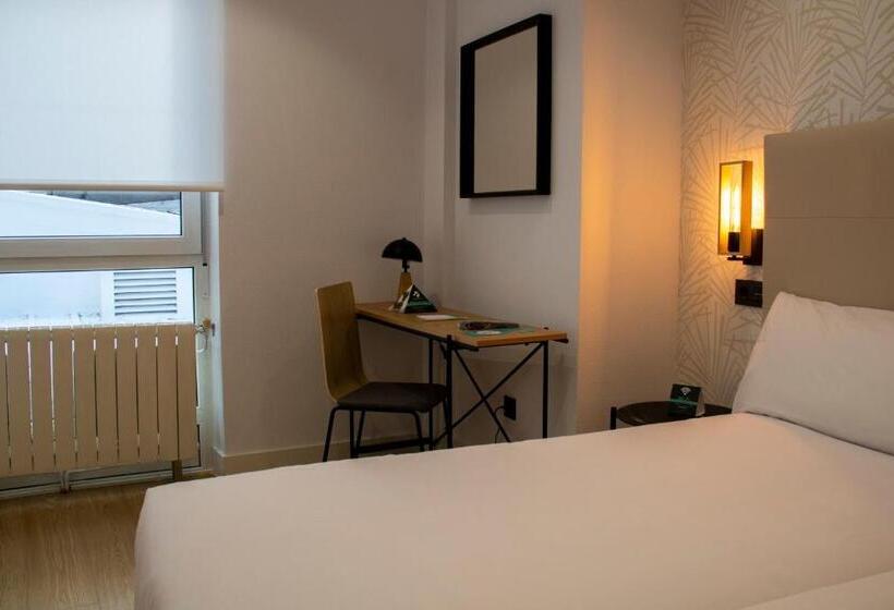 اتاق اکونومی, Alda Orzán