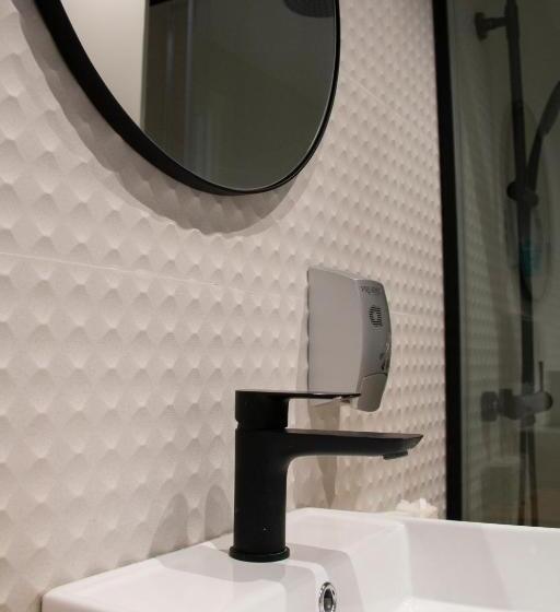 اتاق اکونومی, Alda Orzán