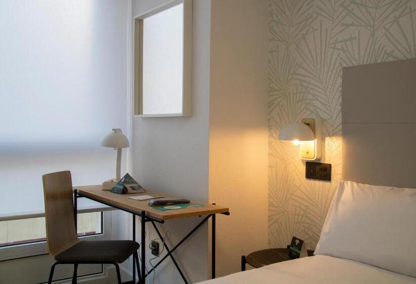 اتاق اکونومی, Alda Orzán