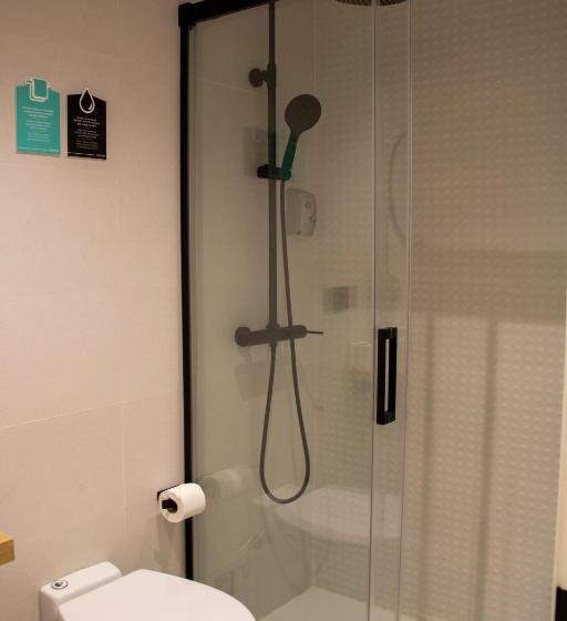 اتاق استاندارد سه نفره, Alda Orzán