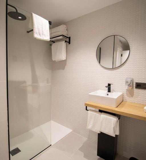 اتاق استاندارد چهار تخته, Alda Orzán