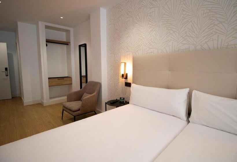 اتاق استاندارد چهار تخته, Alda Orzán